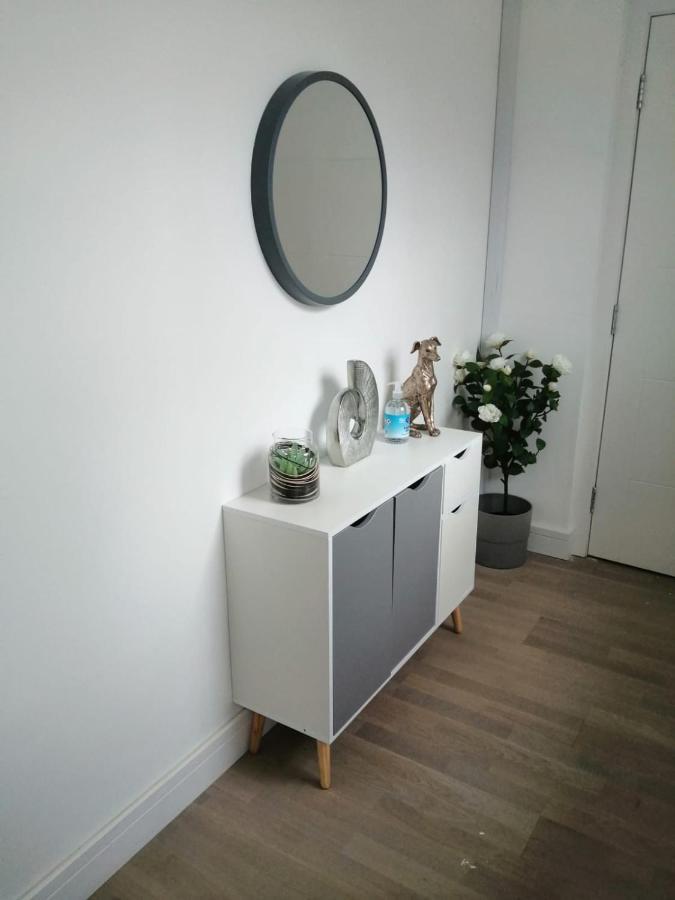 Apartment No 8 - Stay In Style In The Heart Of The Cathedral City. Truro Extérieur photo
