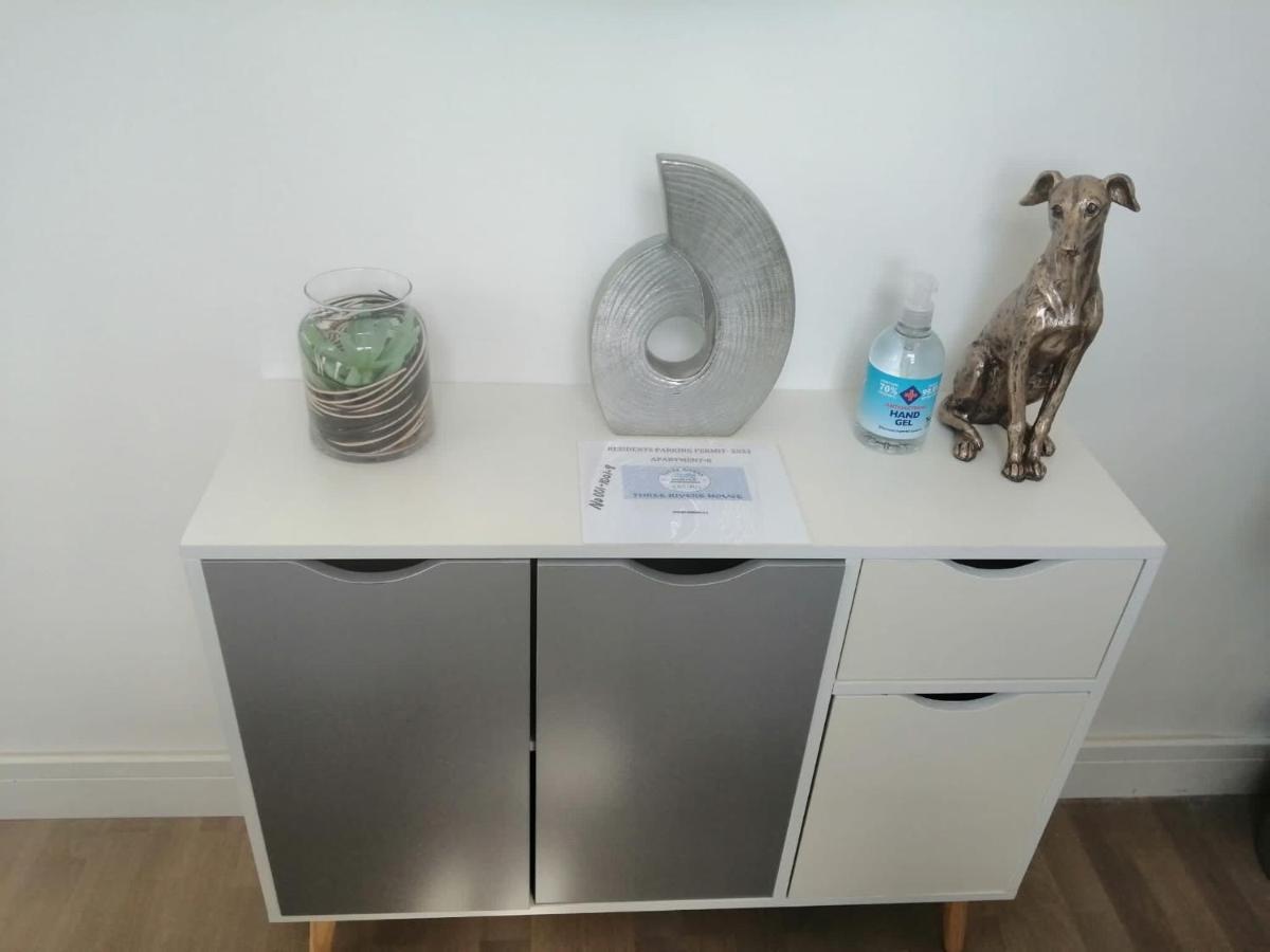 Apartment No 8 - Stay In Style In The Heart Of The Cathedral City. Truro Extérieur photo