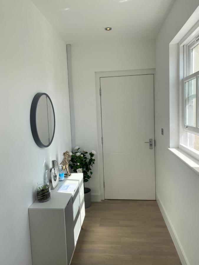 Apartment No 8 - Stay In Style In The Heart Of The Cathedral City. Truro Extérieur photo