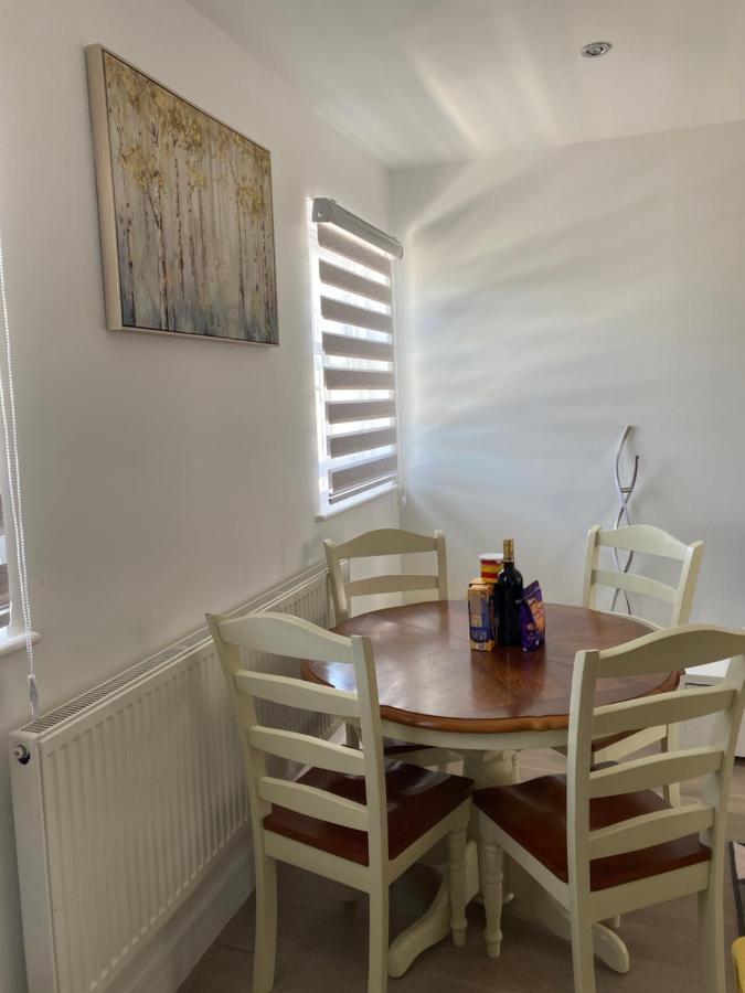 Apartment No 8 - Stay In Style In The Heart Of The Cathedral City. Truro Extérieur photo
