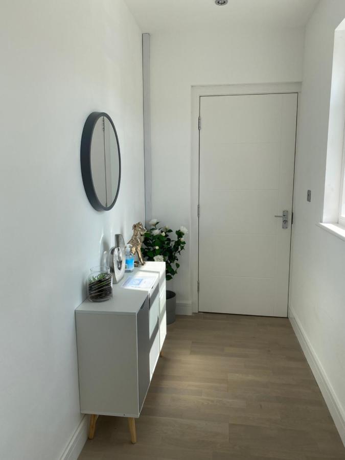 Apartment No 8 - Stay In Style In The Heart Of The Cathedral City. Truro Extérieur photo